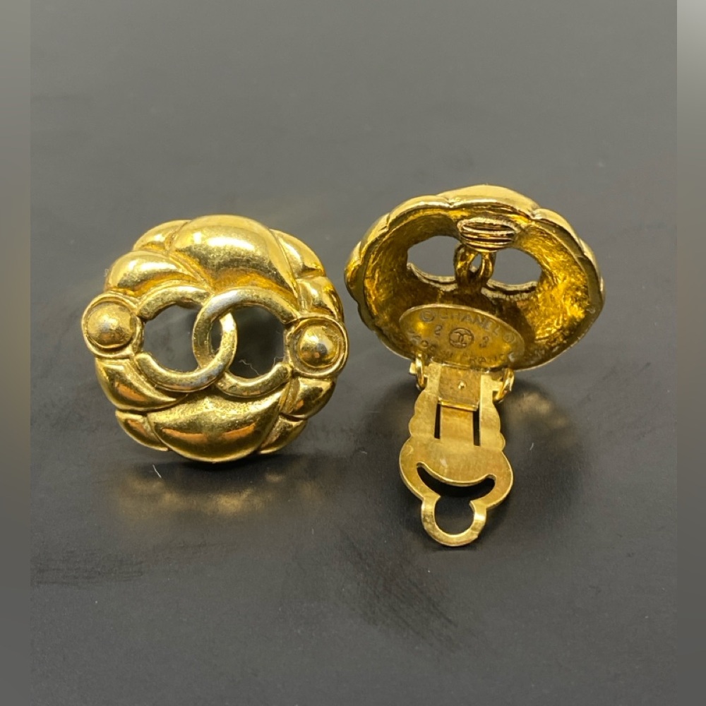 Chanel Vintage Round Gold CC Mark Hollow Type Earrings 80s - Picture 3 of 16